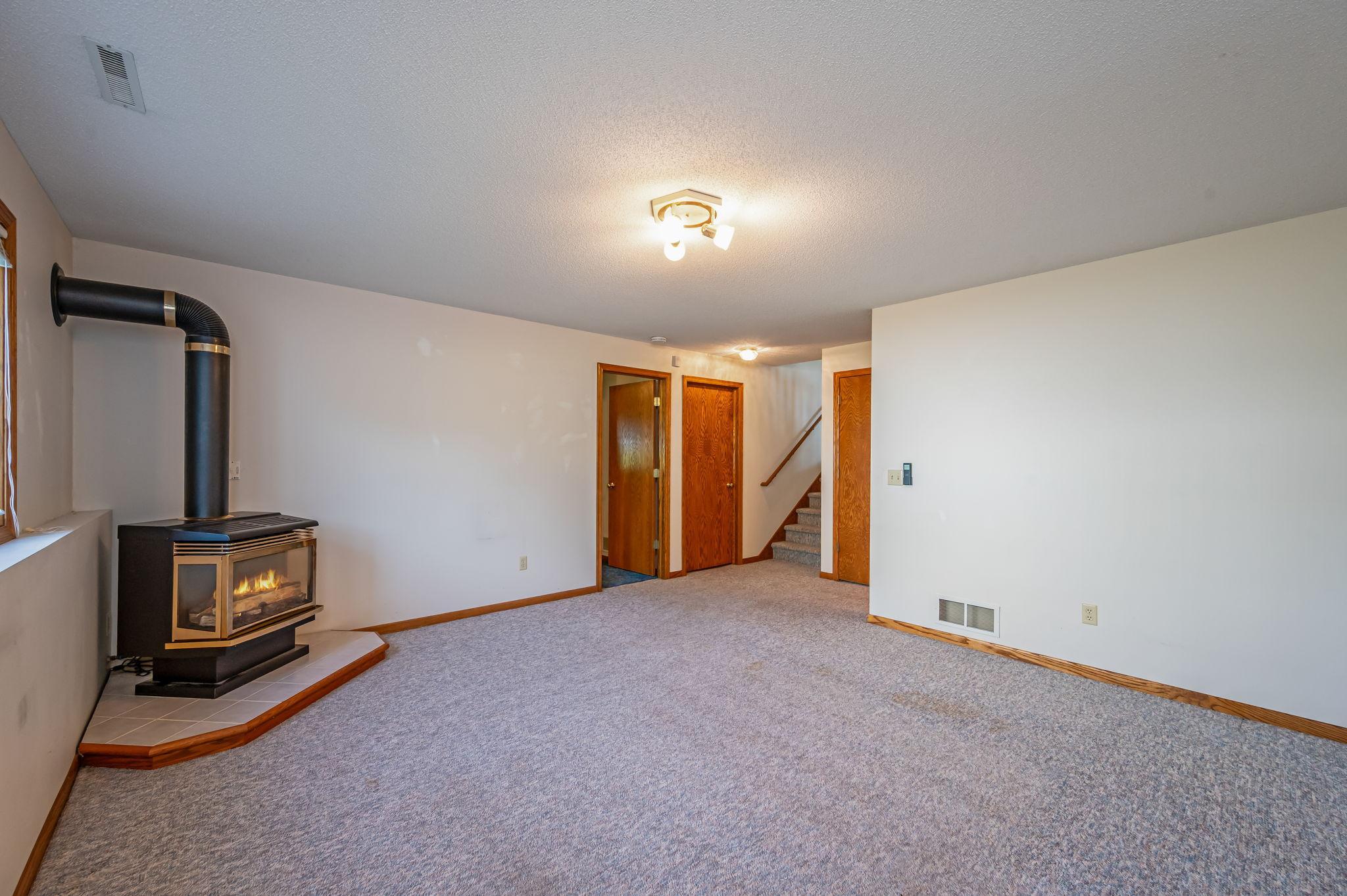 19 La Mar Ct North Mankato MN-27.jpg