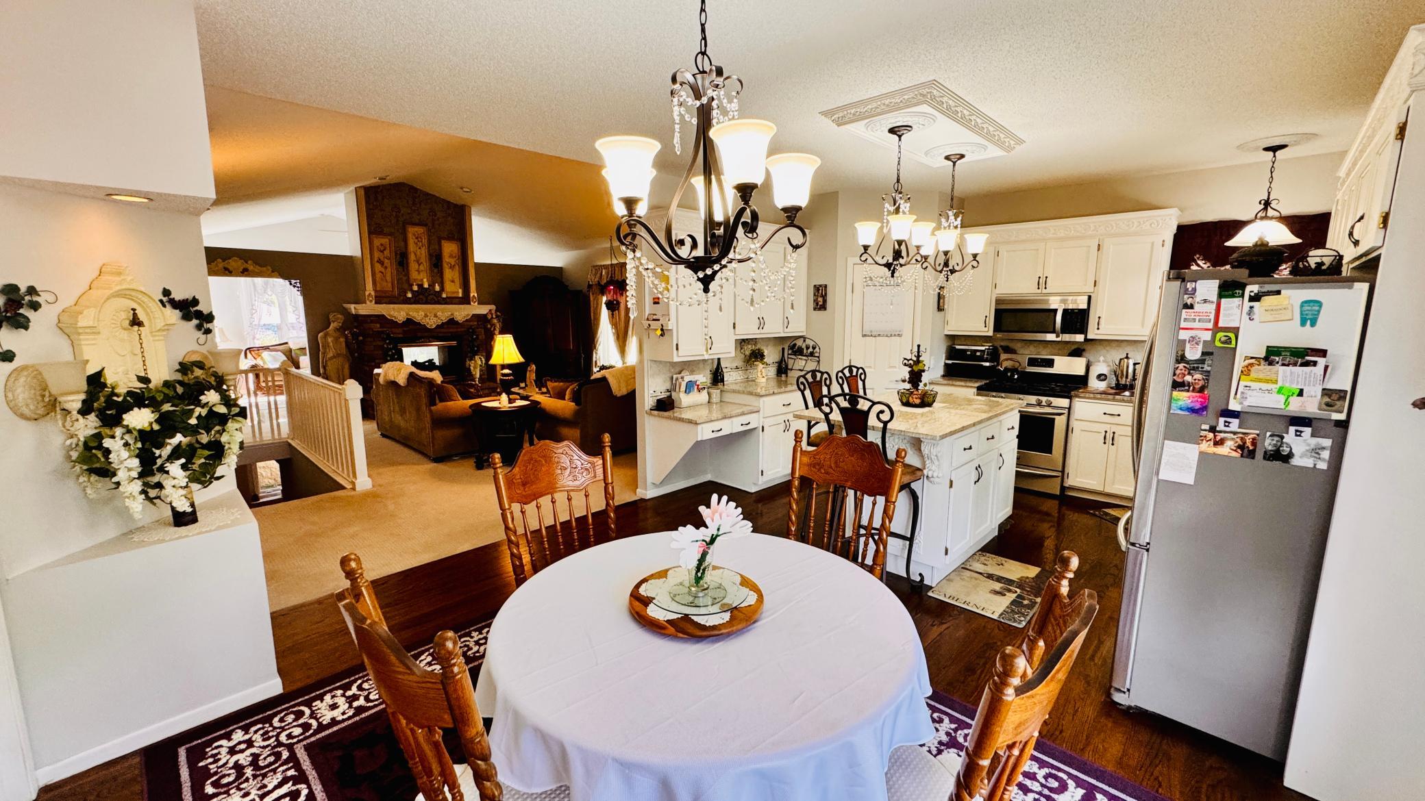 Diningroom.jpg