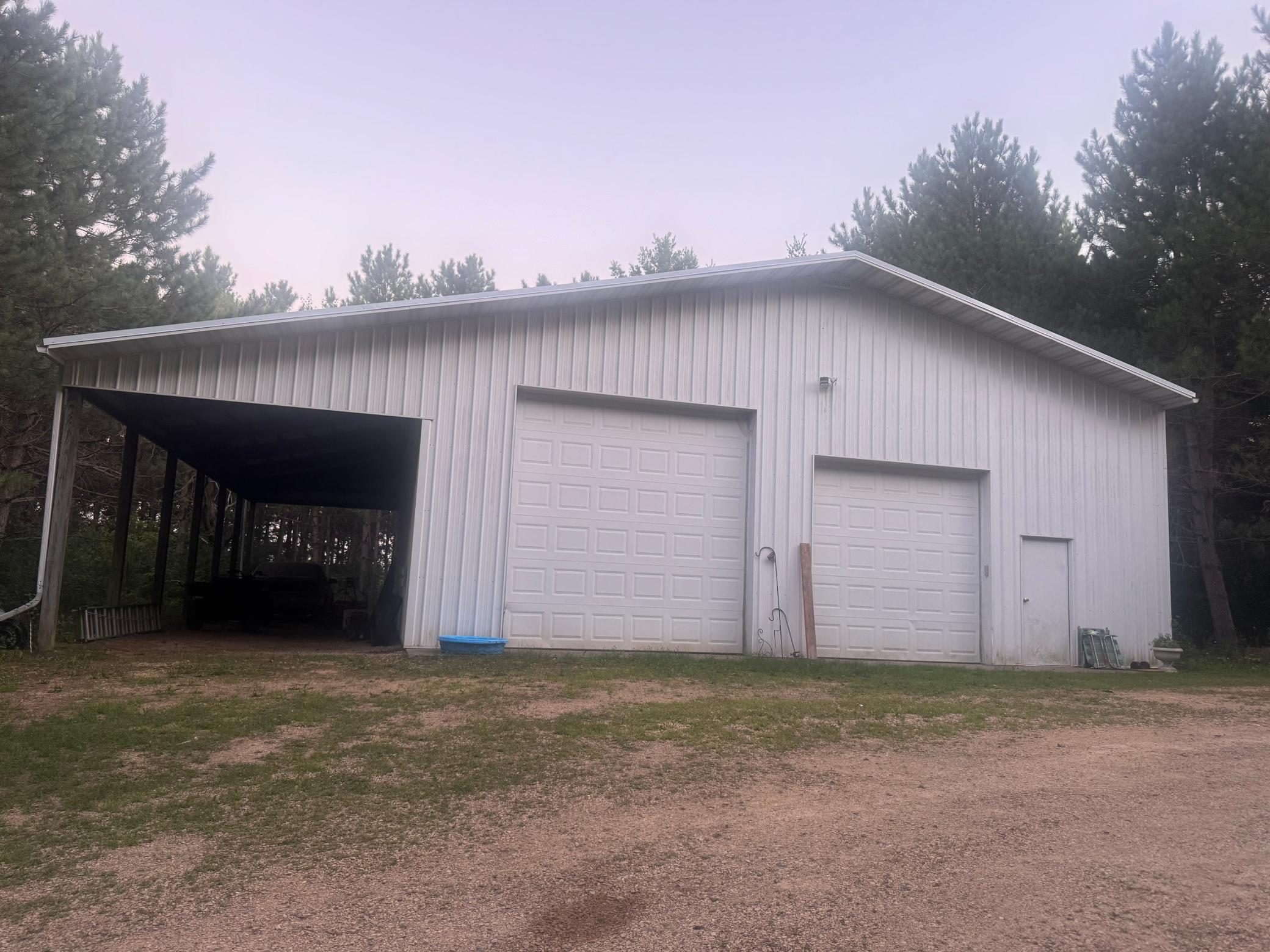 Goose Lake Rd Outbuilding.jpeg