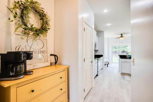Passthrough between the kitchen and formal dining room