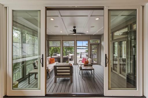 A seamless connection between sophisticated interiors and the natural beauty of the lake.