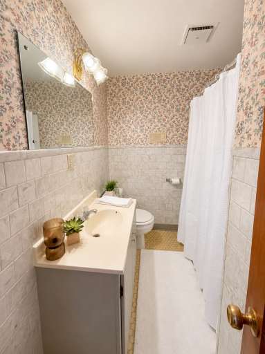 Full Bathroom Main Floor