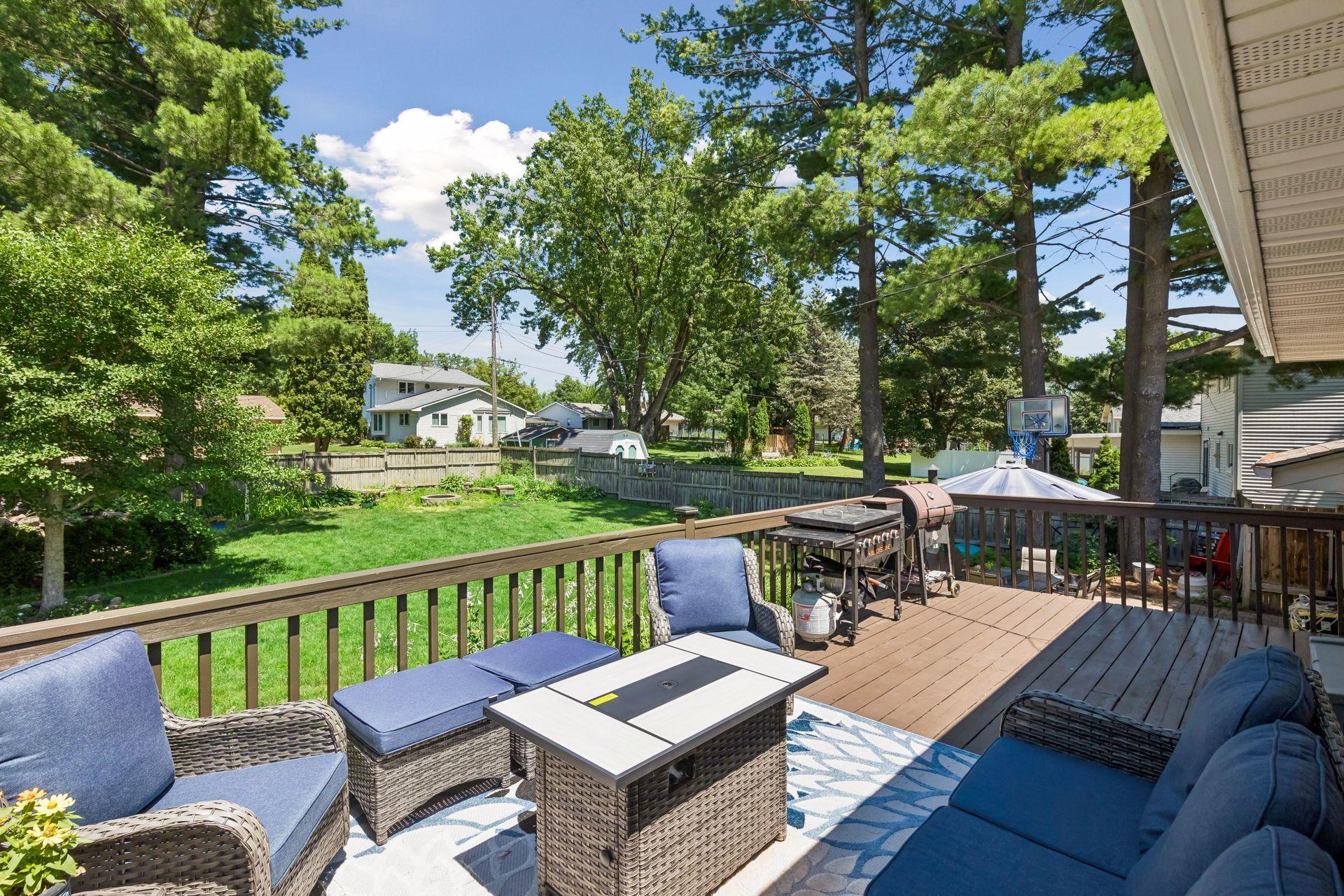 Large deck for entertaining
