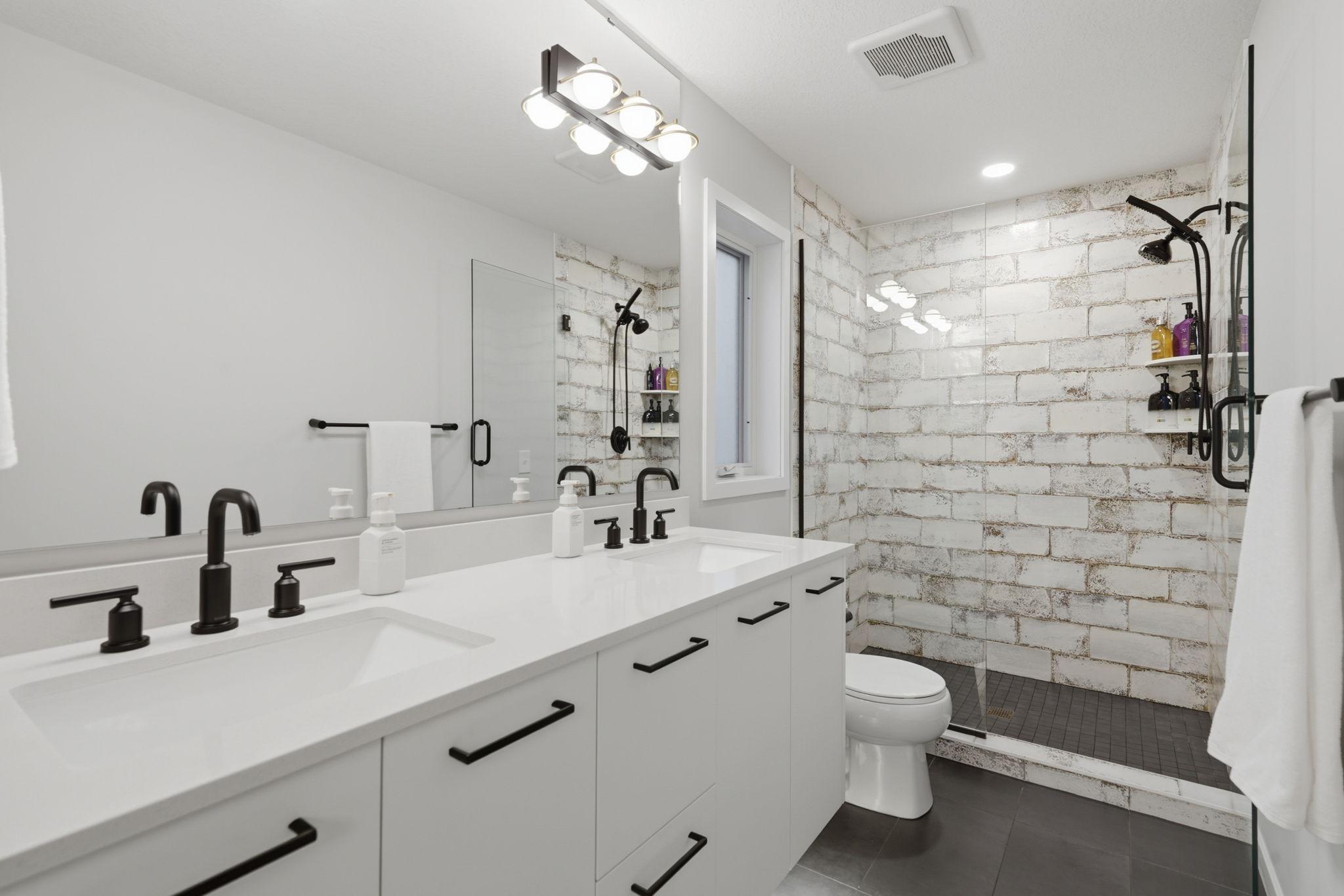 Primary Bedroom ensuite bathroom