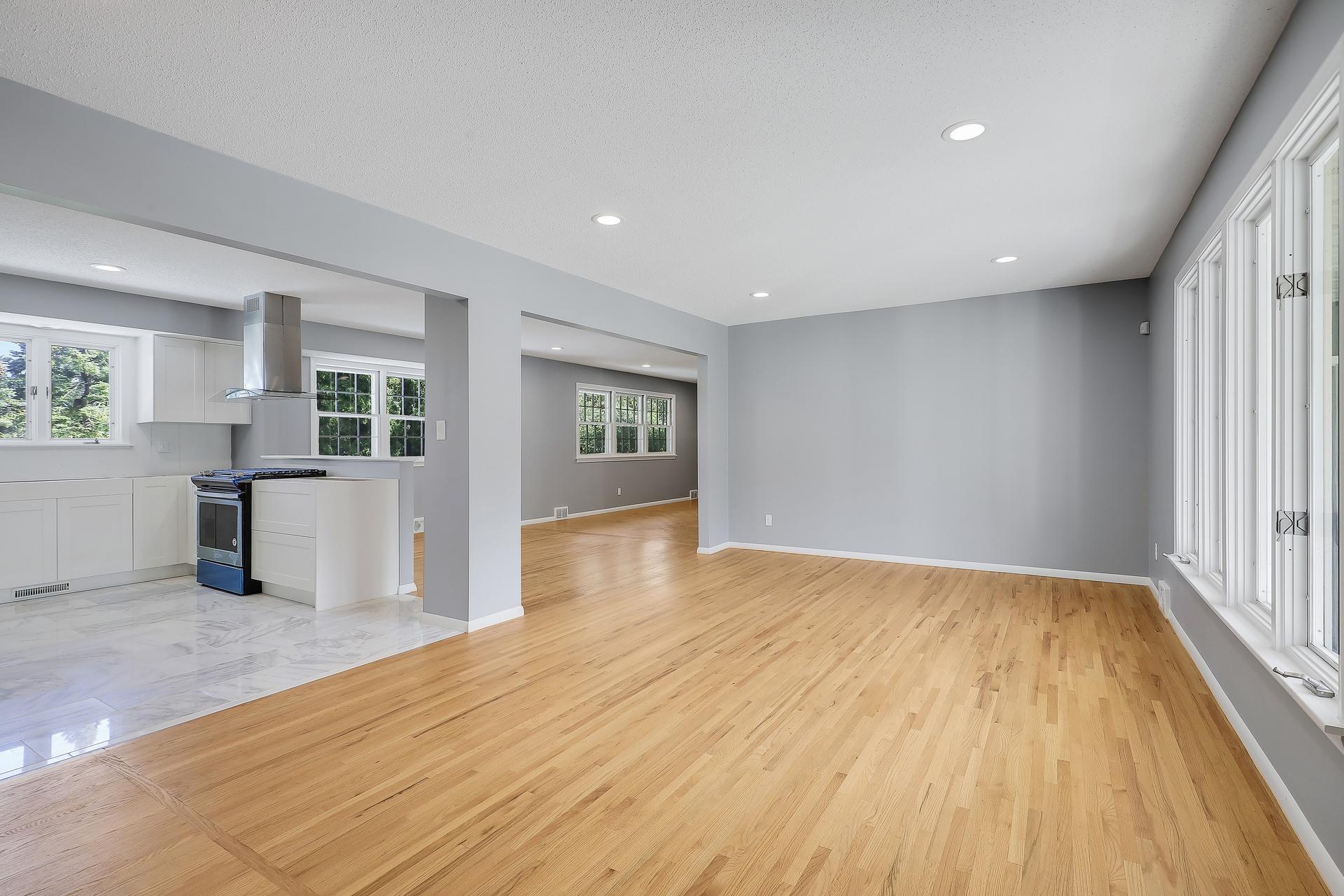 Living Room/ kitchen