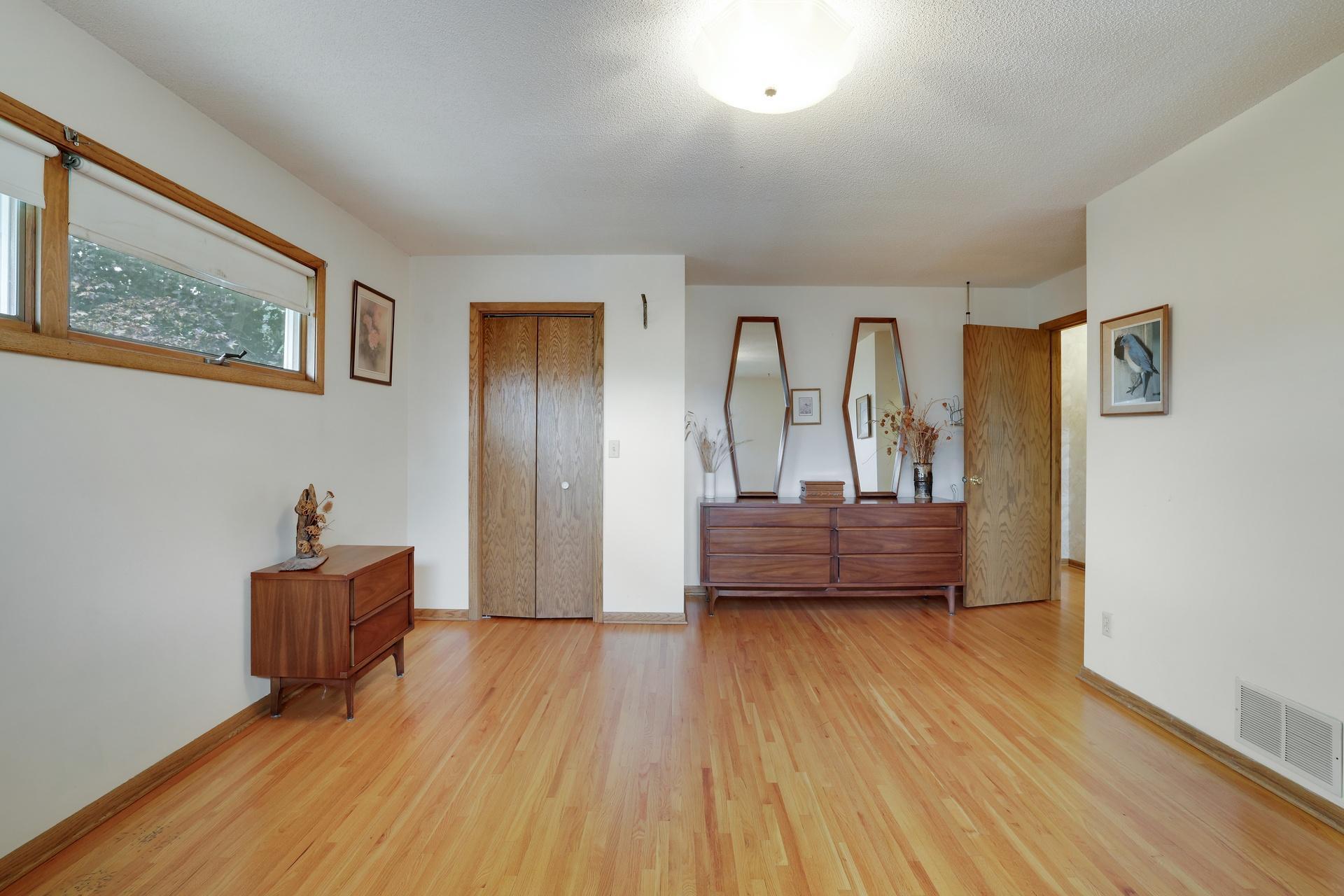 Photo 33