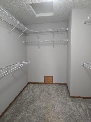 Walkin closet.jpg