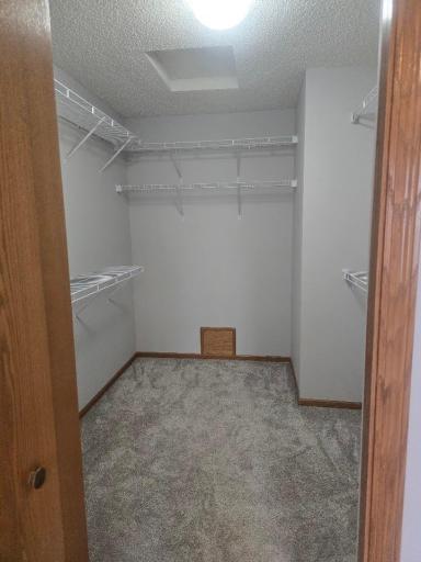 Walkin closet1.jpg