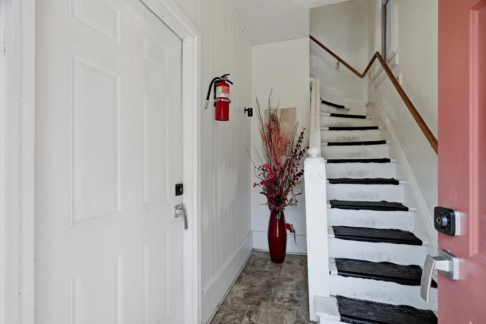 53 Dale St N MLS-41.jpg