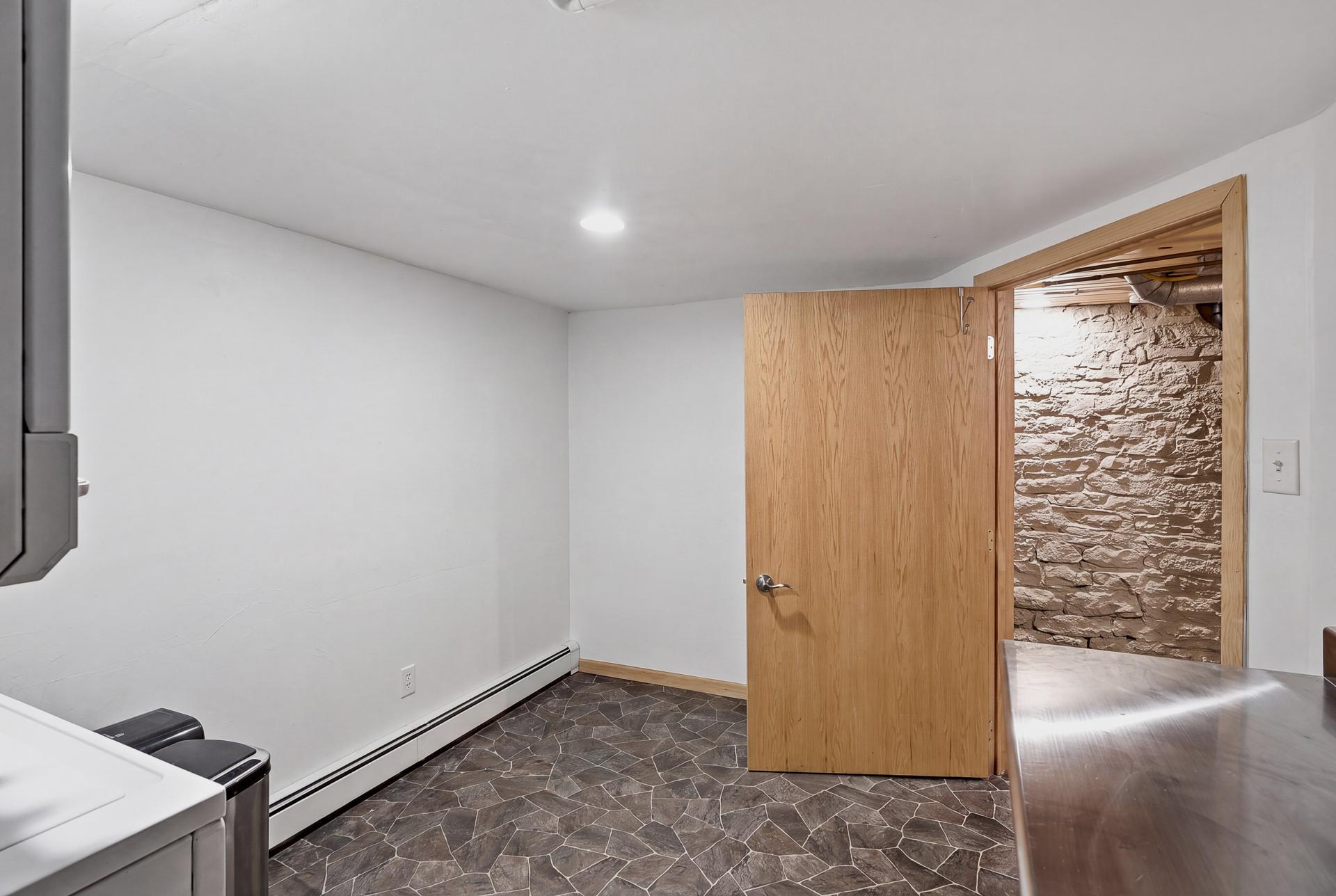 53 Dale St N MLS-40.jpg