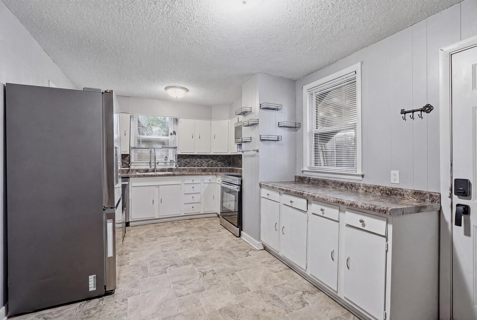 53 Dale St N MLS-22.jpg