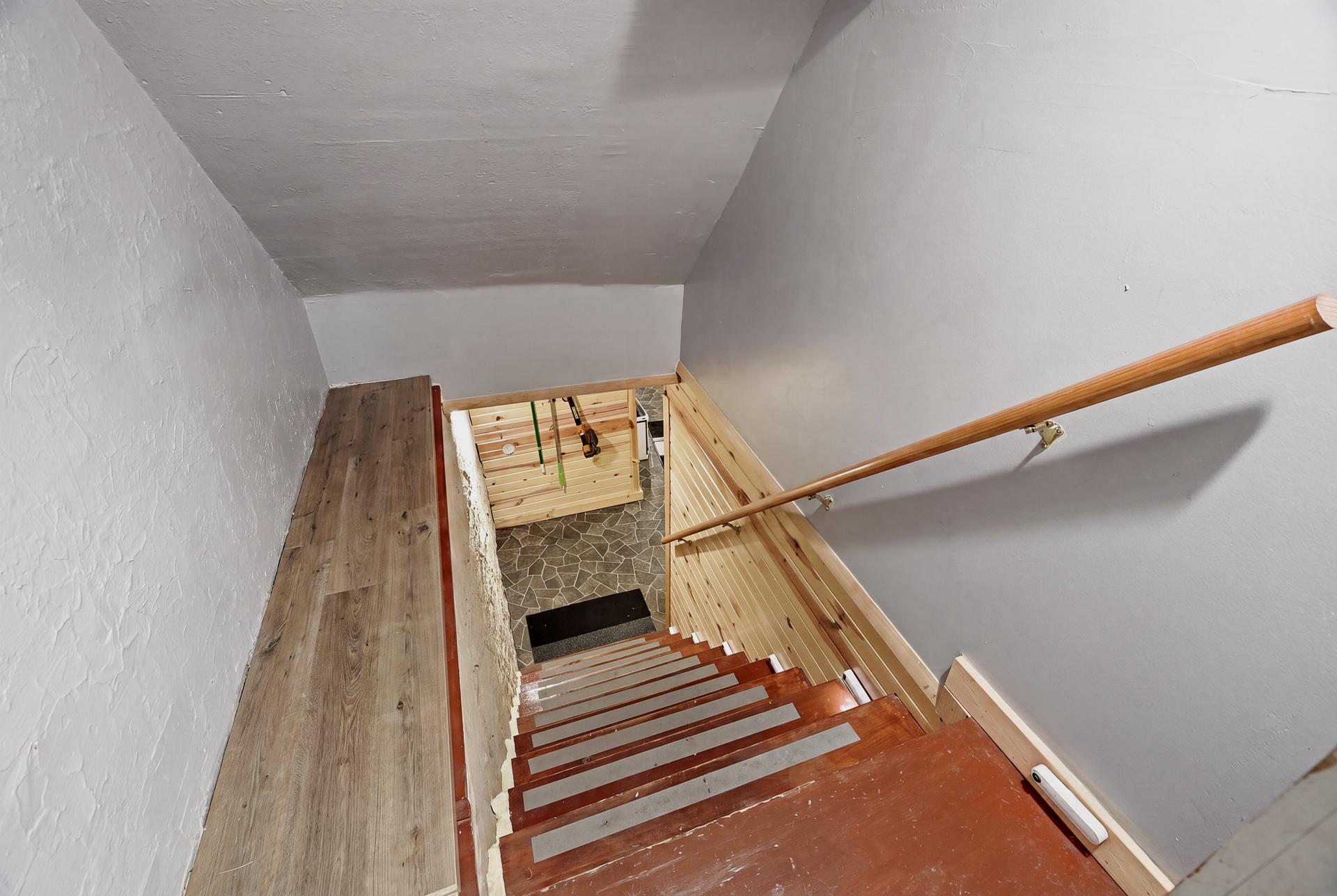 53 Dale St N MLS-31.jpg