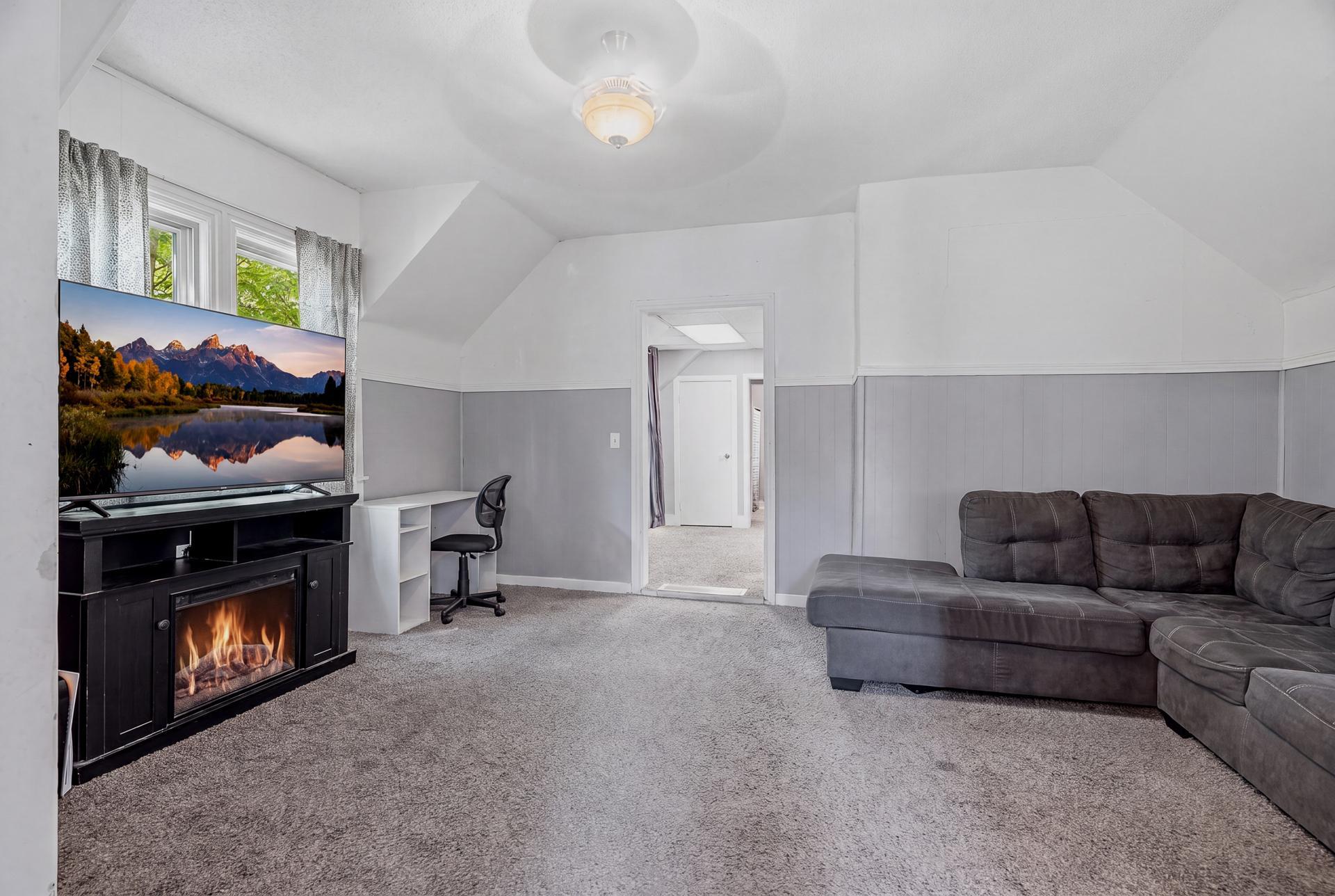 53 Dale St N MLS-42.jpg