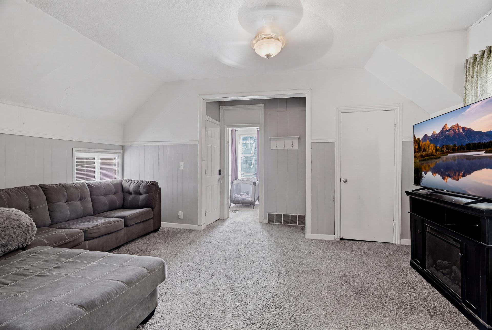 53 Dale St N MLS-43.jpg