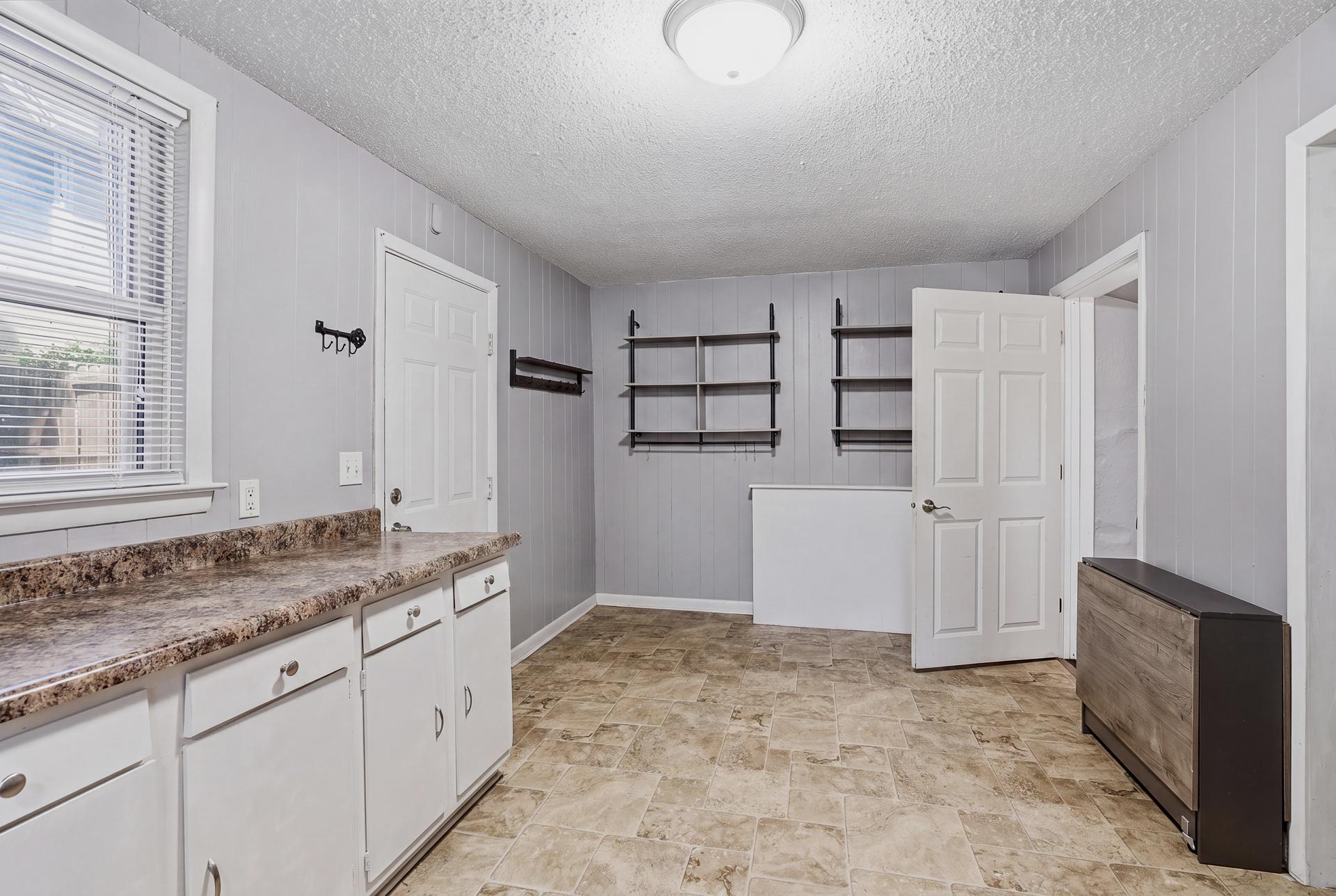 53 Dale St N MLS-25.jpg