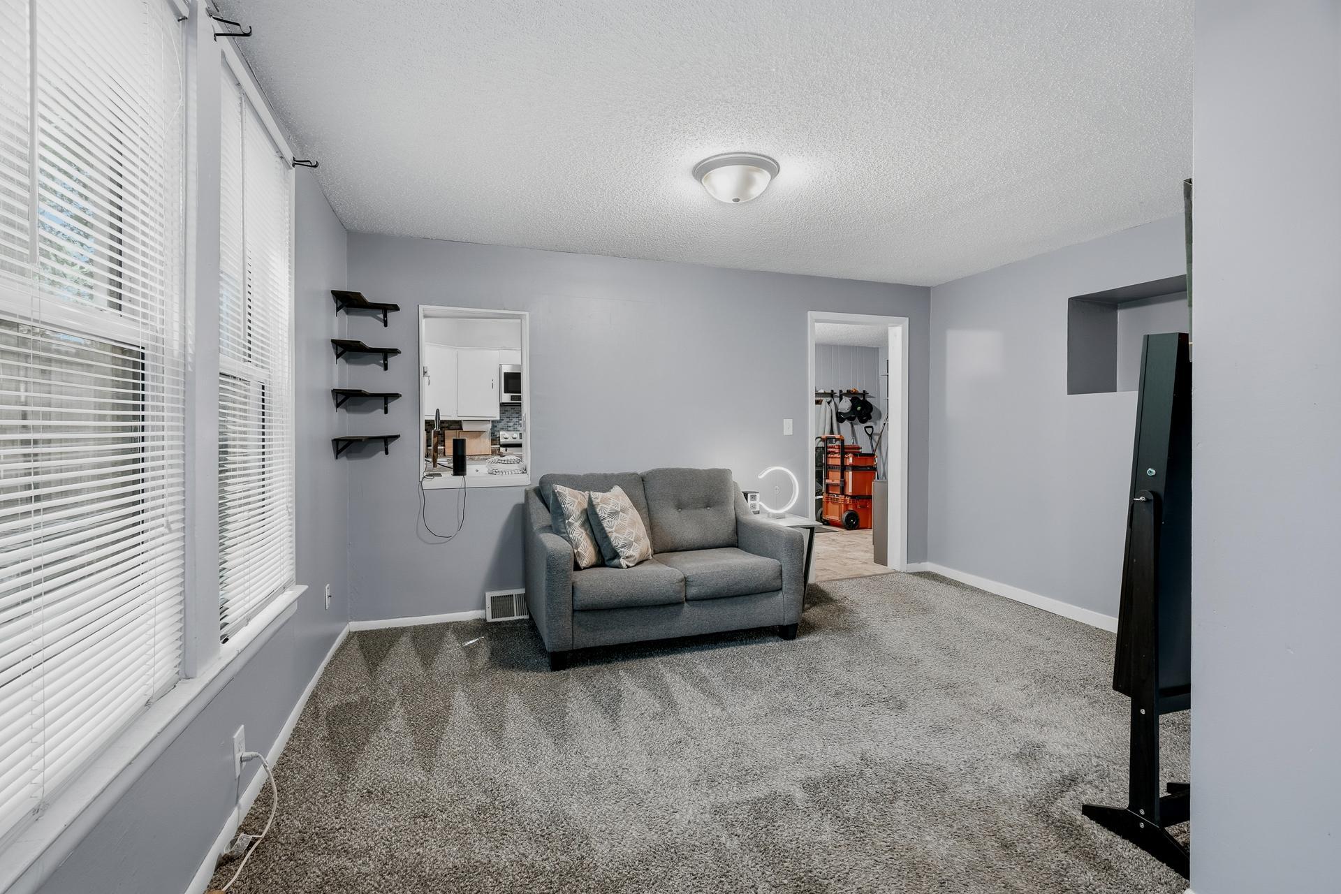 53 Dale St N MLS-17.jpg
