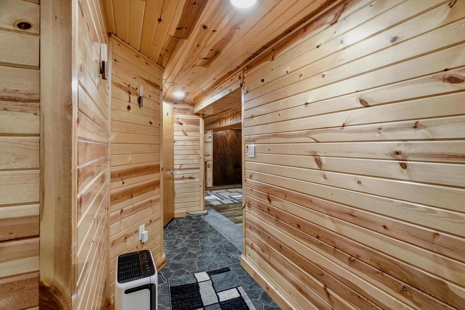 53 Dale St N MLS-32.jpg