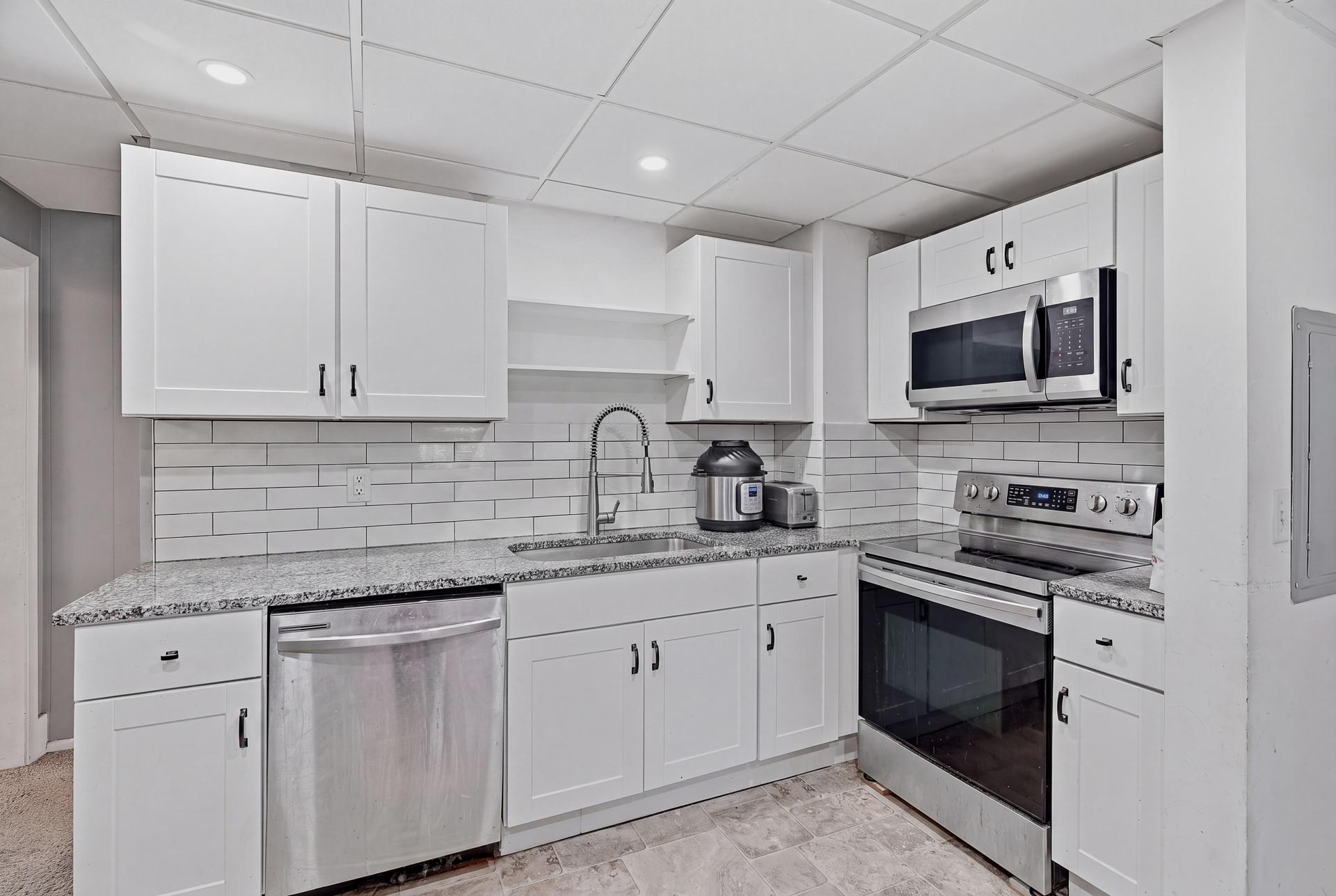 53 Dale St N MLS-47.jpg