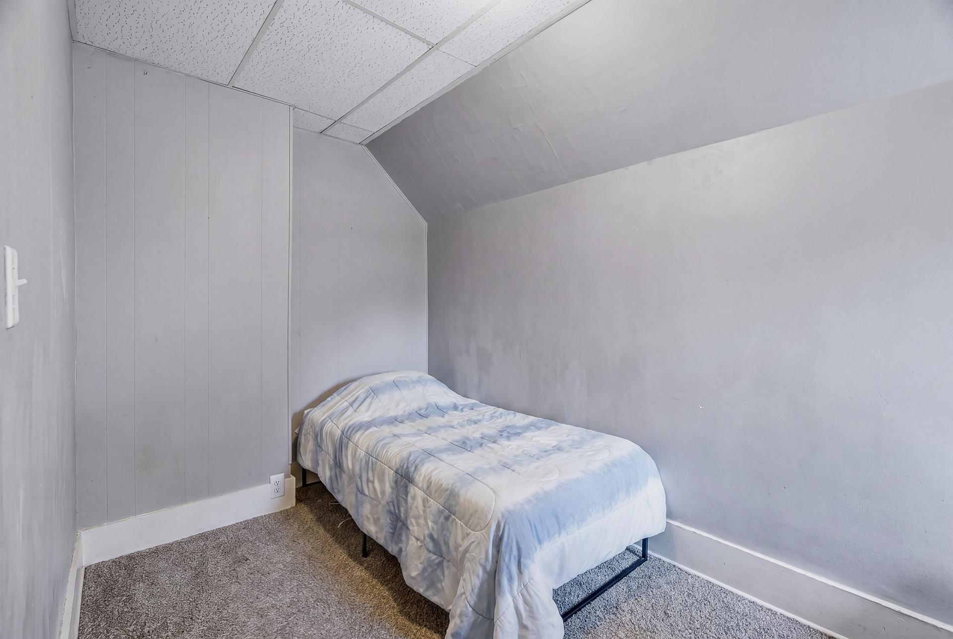 53 Dale St N MLS-52.jpg