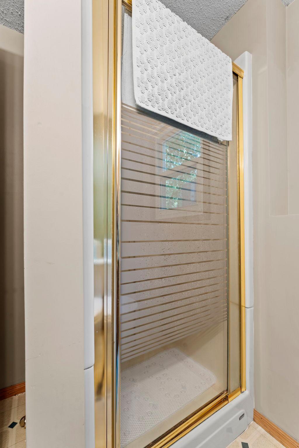 47-web-or-mls-7989 Eastwood Rd-193.jpg