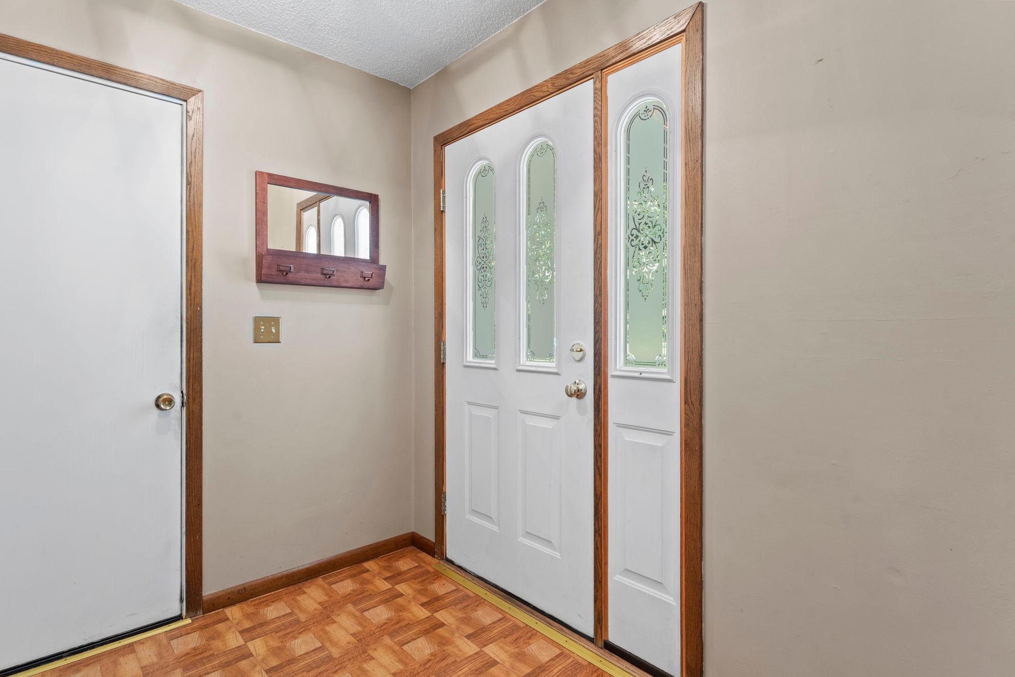 11-web-or-mls-7989 Eastwood Rd-48.jpg