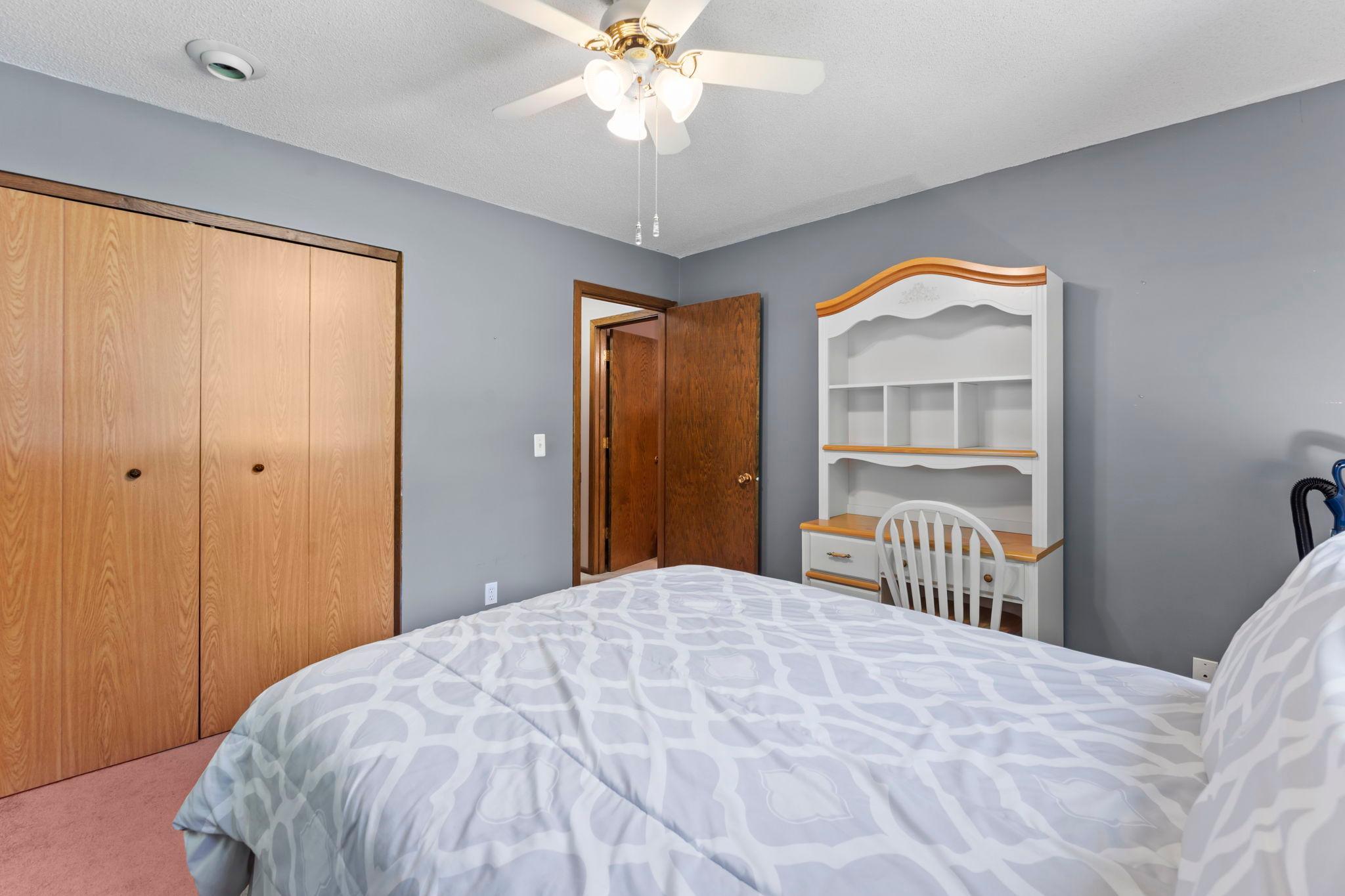 28-web-or-mls-7989 Eastwood Rd-143.jpg