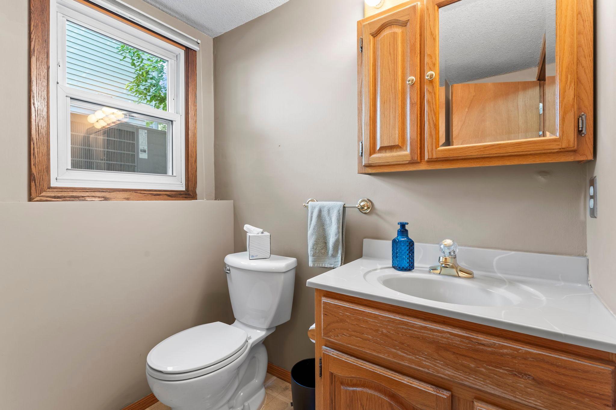 45-web-or-mls-7989 Eastwood Rd-183.jpg