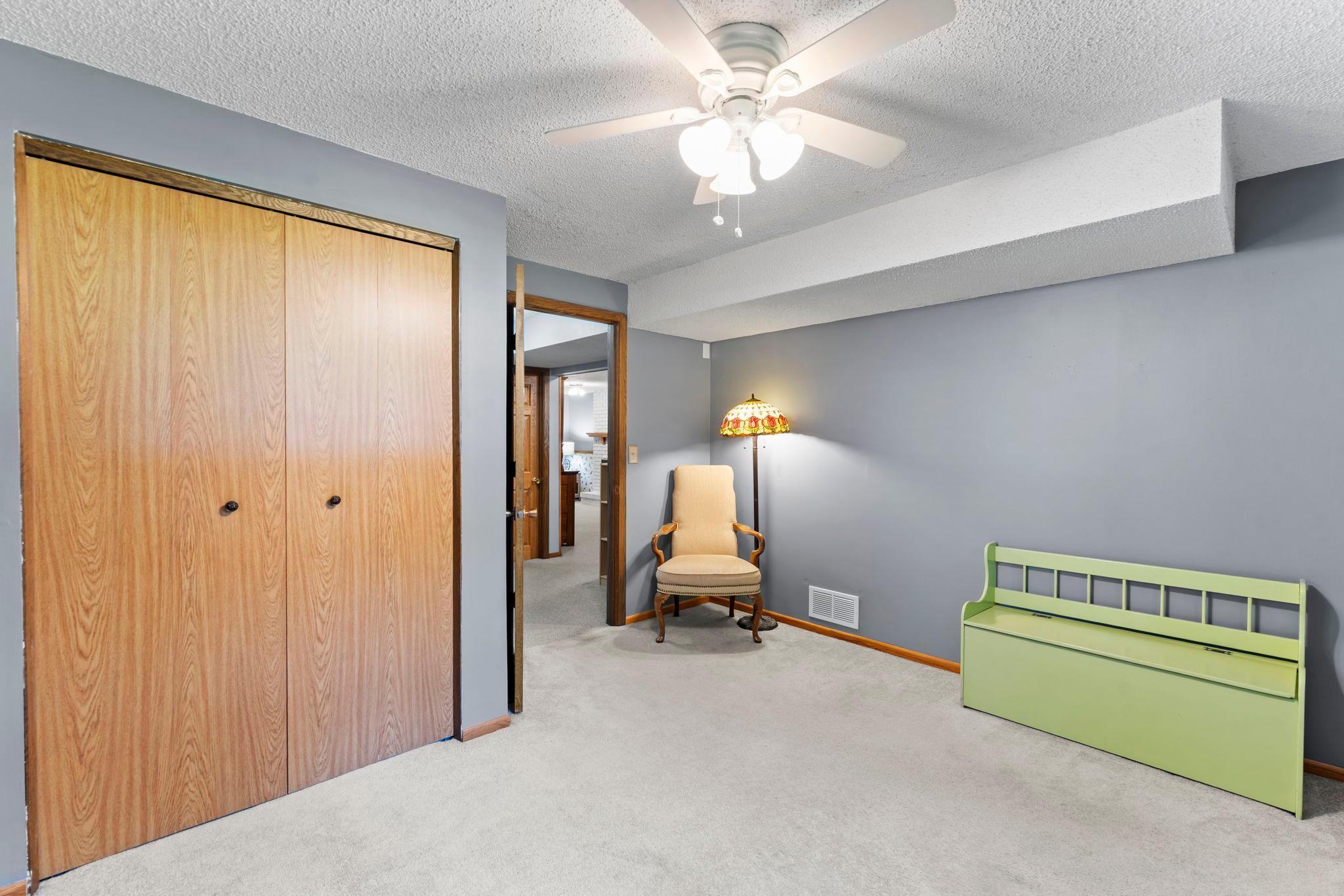 42-web-or-mls-7989 Eastwood Rd-178.jpg