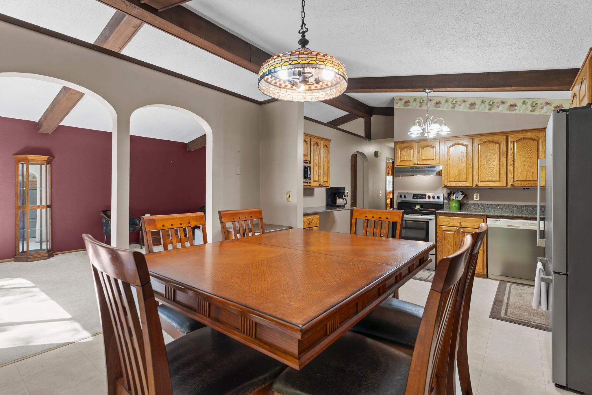 17-web-or-mls-7989 Eastwood Rd-98.jpg
