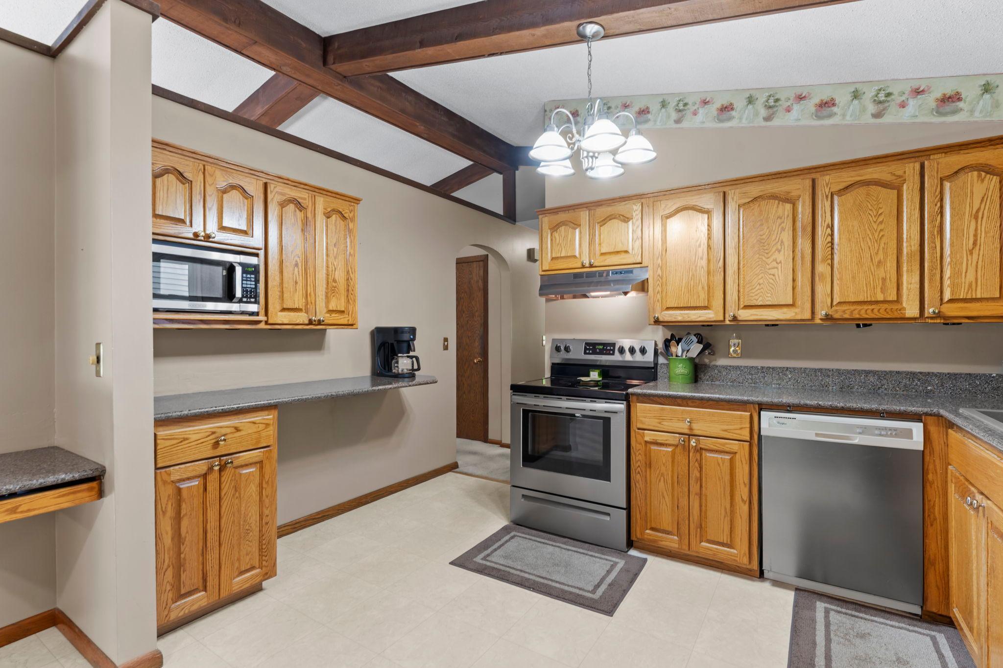 20-web-or-mls-7989 Eastwood Rd-113.jpg