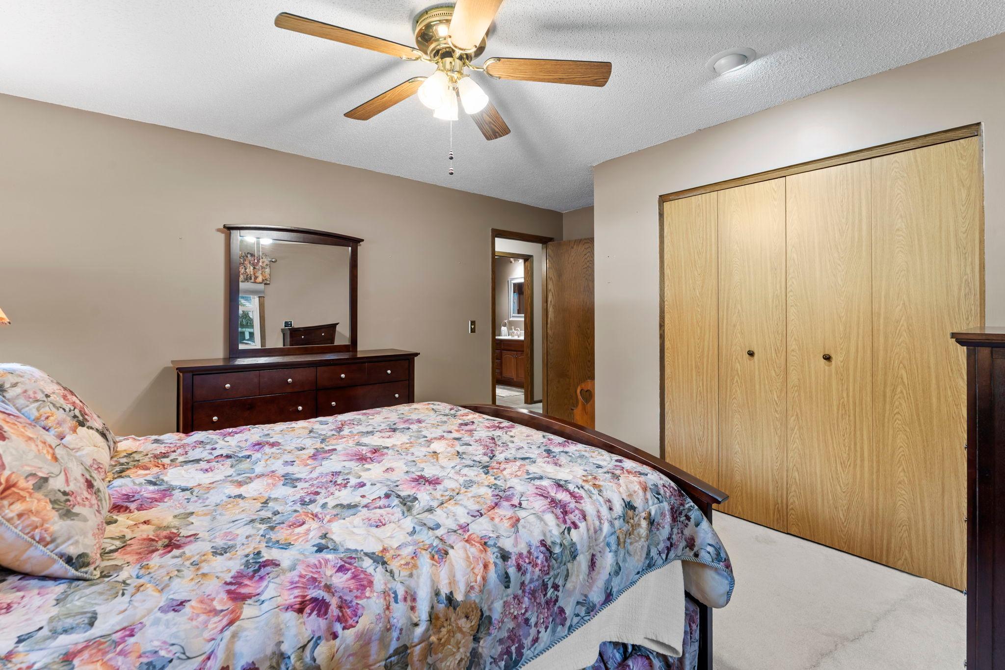 30-web-or-mls-7989 Eastwood Rd-153.jpg
