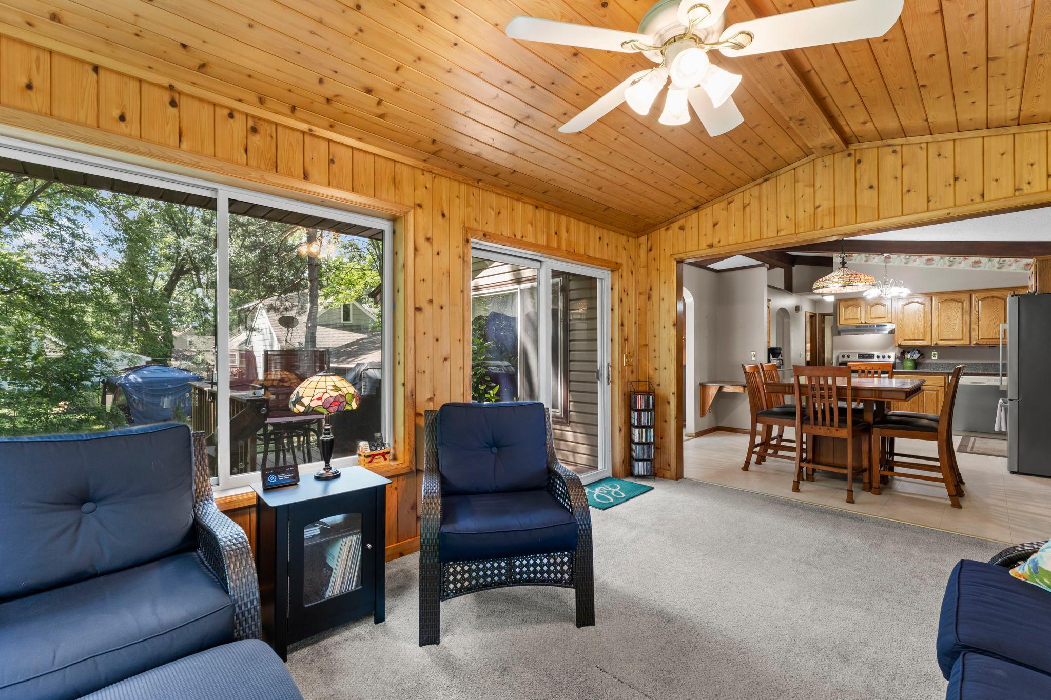 25-web-or-mls-7989 Eastwood Rd-88.jpg