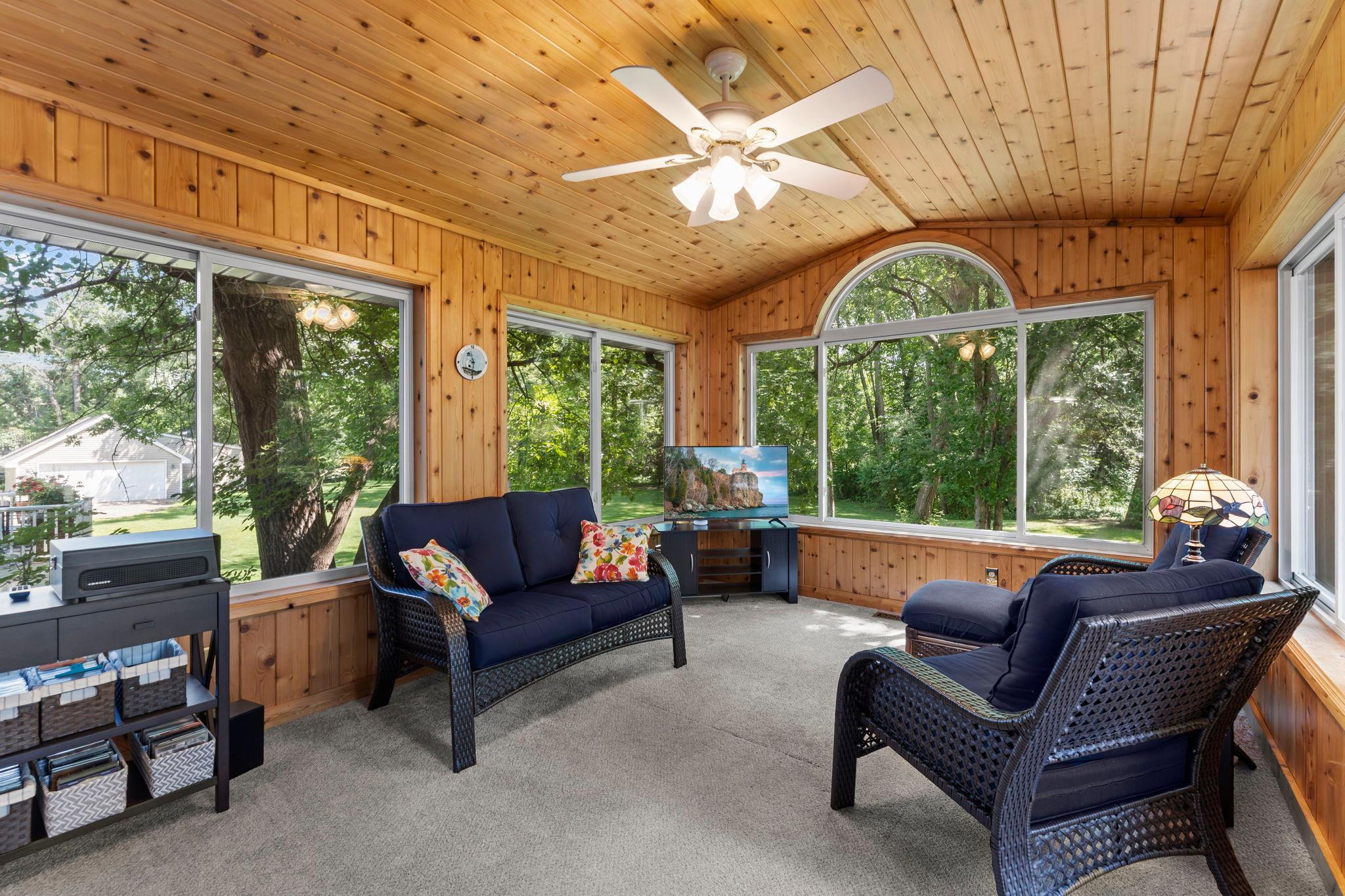 23-web-or-mls-7989 Eastwood Rd-78.jpg