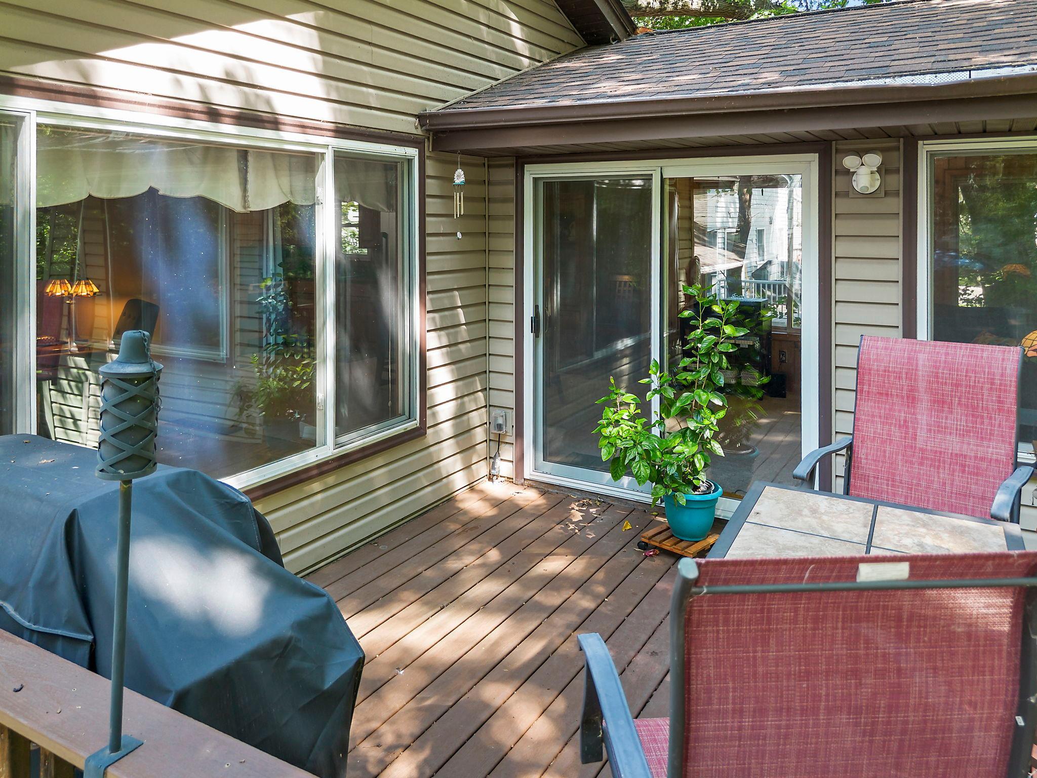 50-web-or-mls-7989 Eastwood Rd-257.jpg