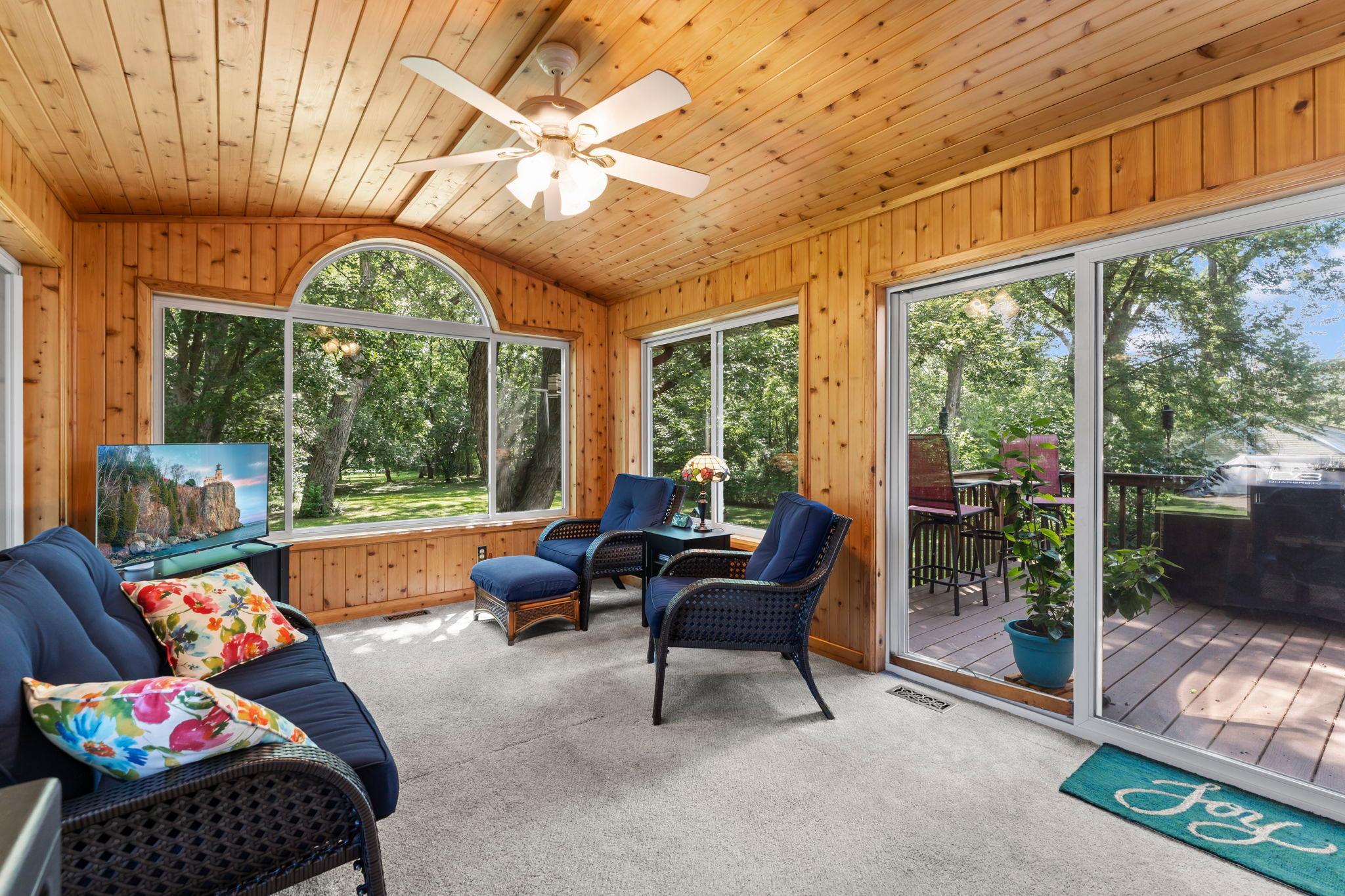 24-web-or-mls-7989 Eastwood Rd-83.jpg