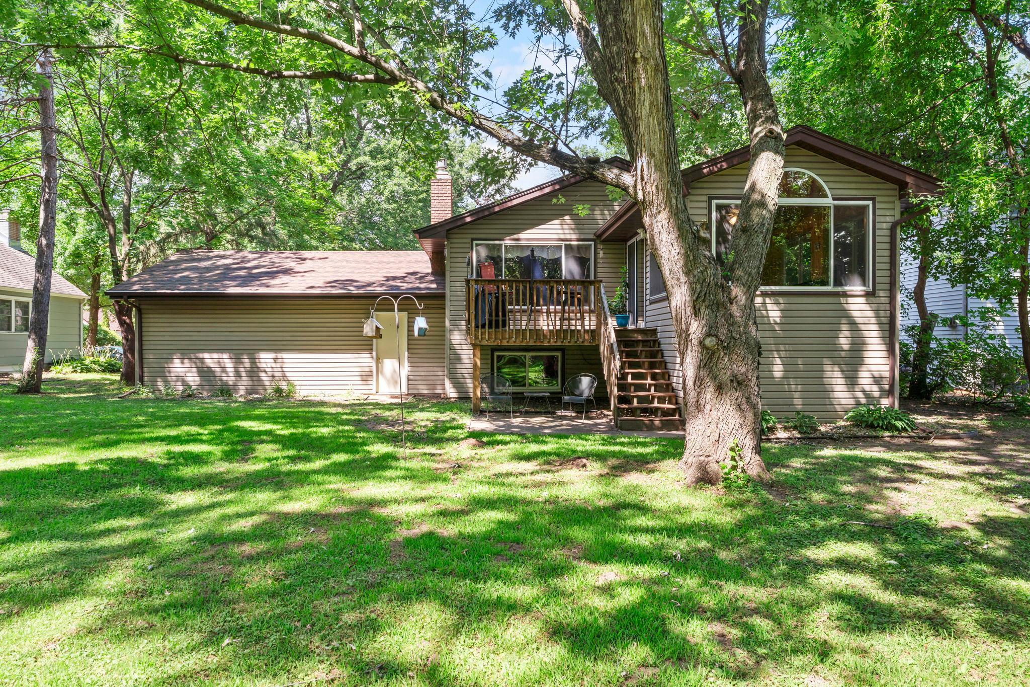 54-web-or-mls-7989 Eastwood Rd-21.jpg