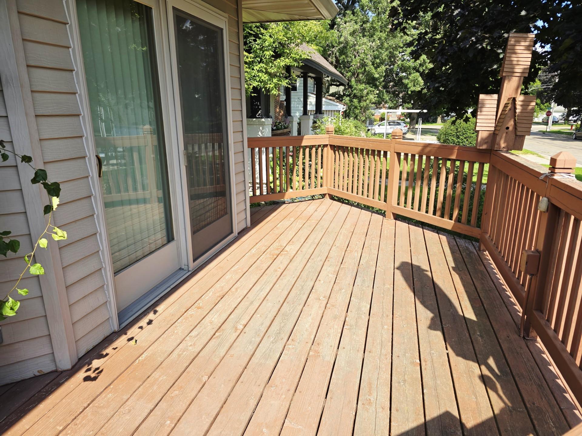 Deck1.jpg