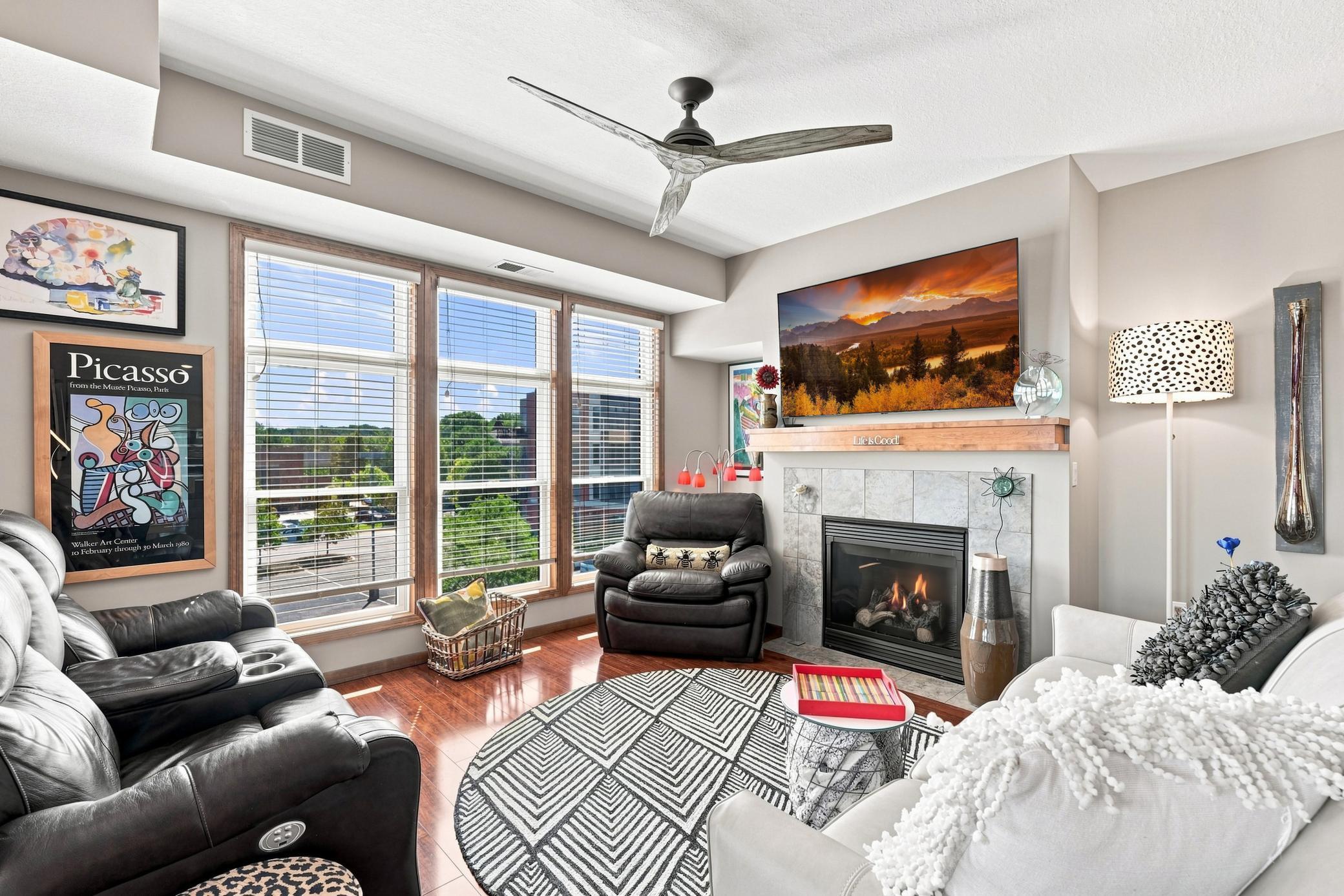 Living room w/fireplace and bright natyral light