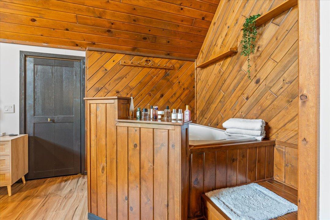 Loft Jetted Tub