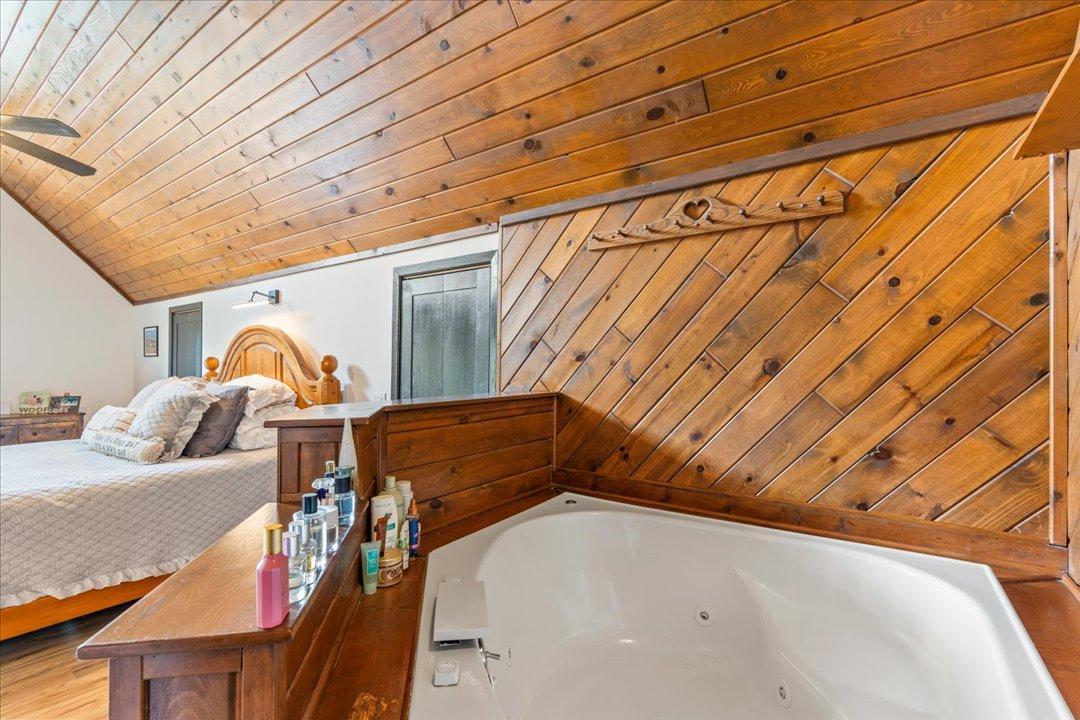Loft Jetted Tub