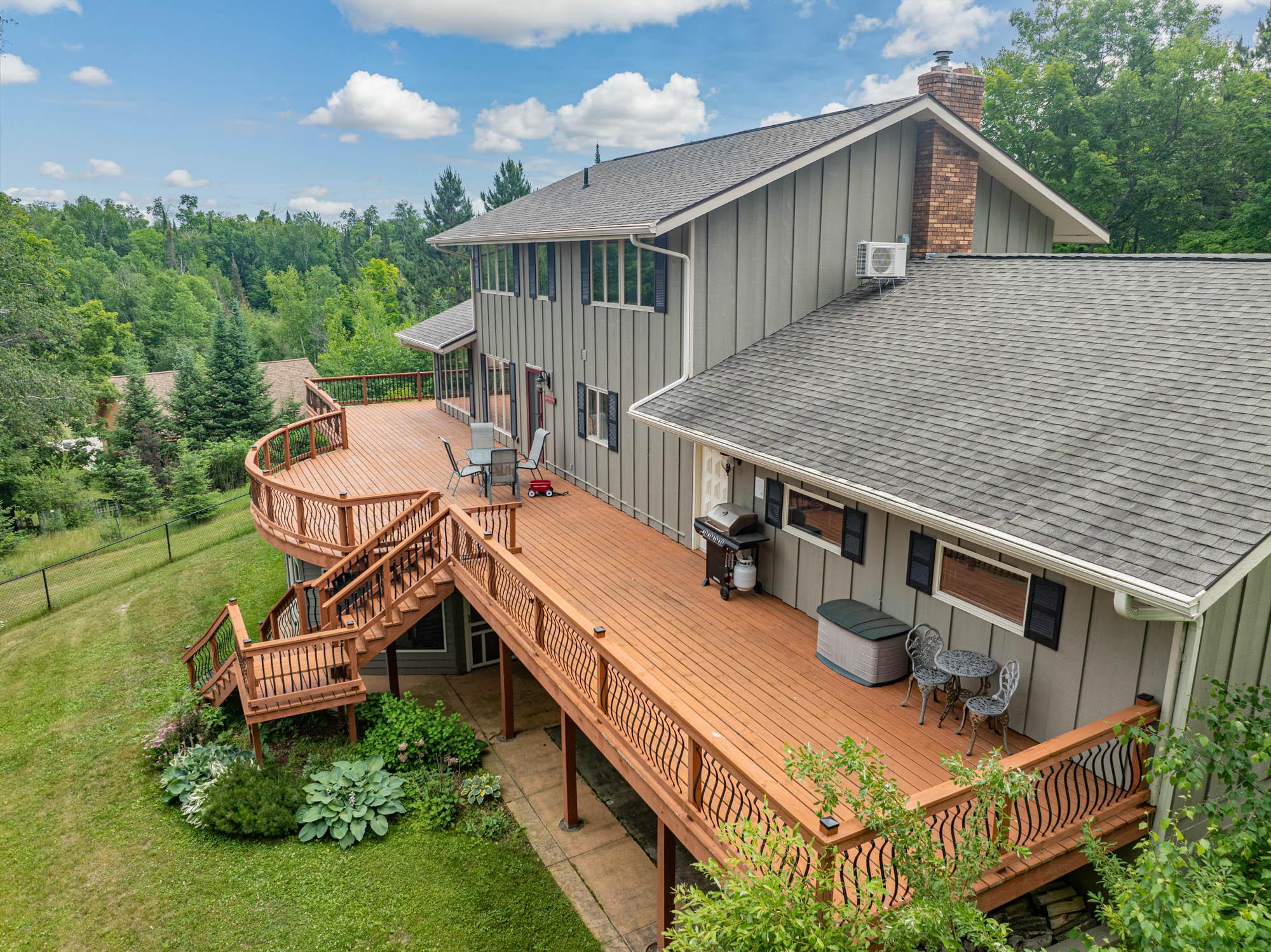 HUGE deck overlooking the lake