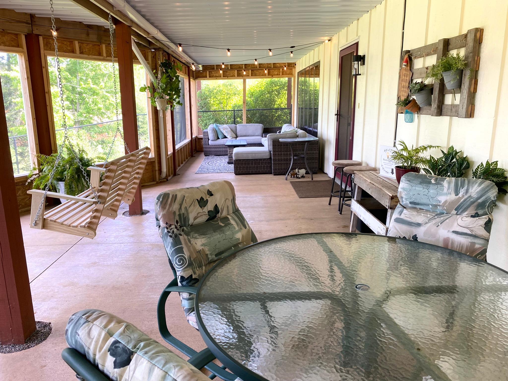 Screened in porch
