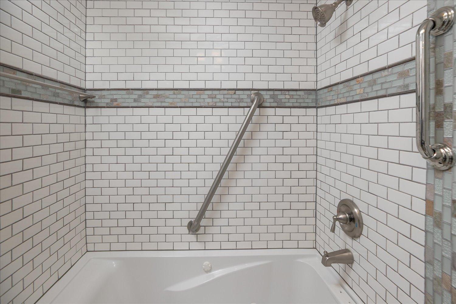 Refreshed full bathroom