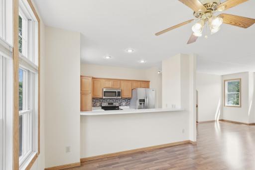 10_1905_Red_Maple_Ln-Kitchen-0656.jpg