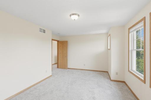 14_1905_Red_Maple_Ln-Bedroom-0665.jpg