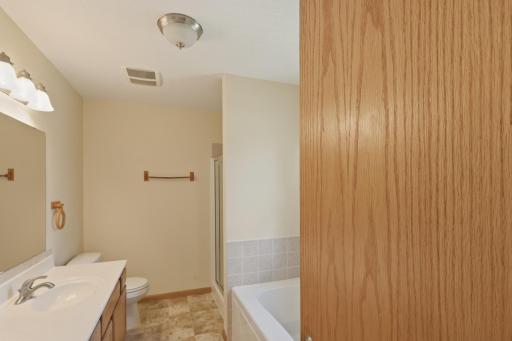 21_1905_Red_Maple_Ln-Bathroom-0671.jpg