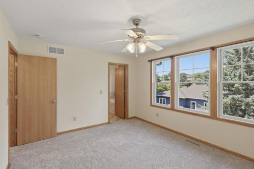 17_1905_Red_Maple_Ln-Bedroom-0669.jpg
