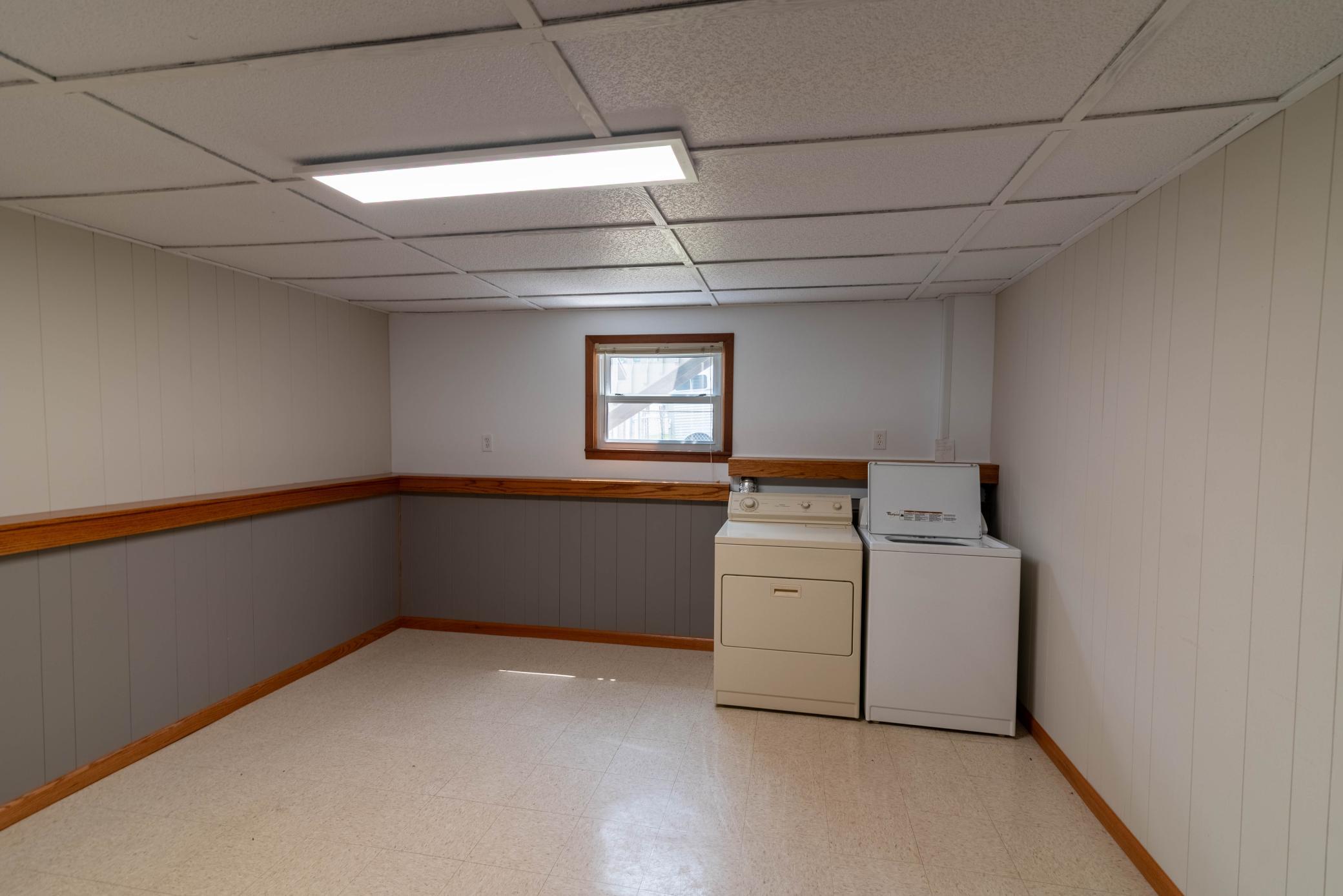 Laundry Area (13x13)