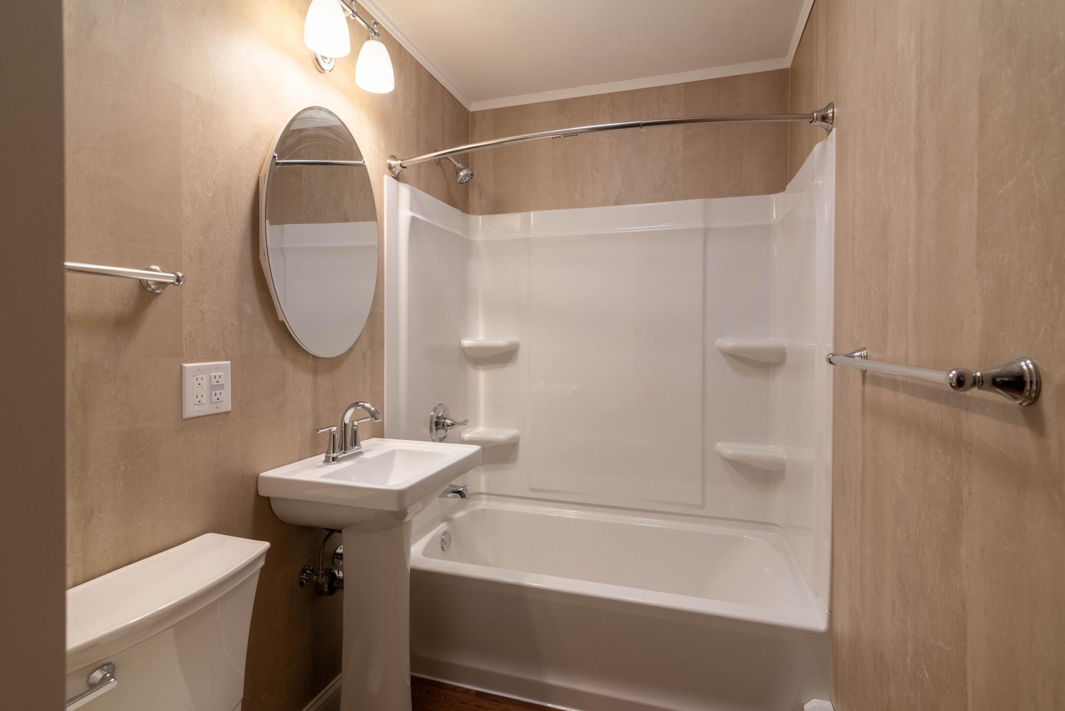 Upstairs Bathroom V@