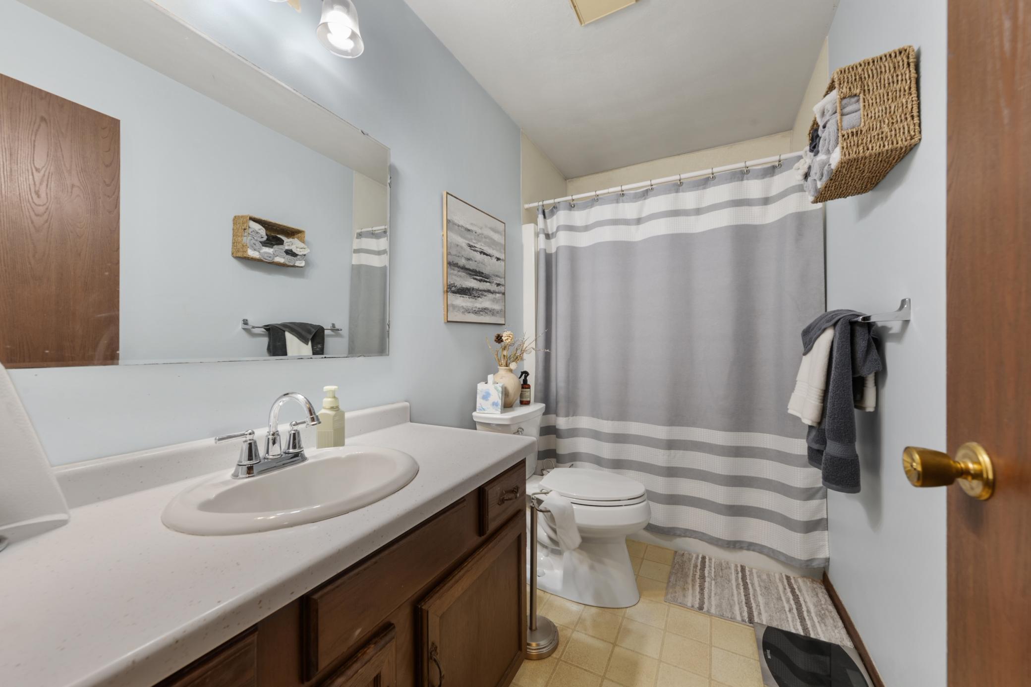 upper full bathroom